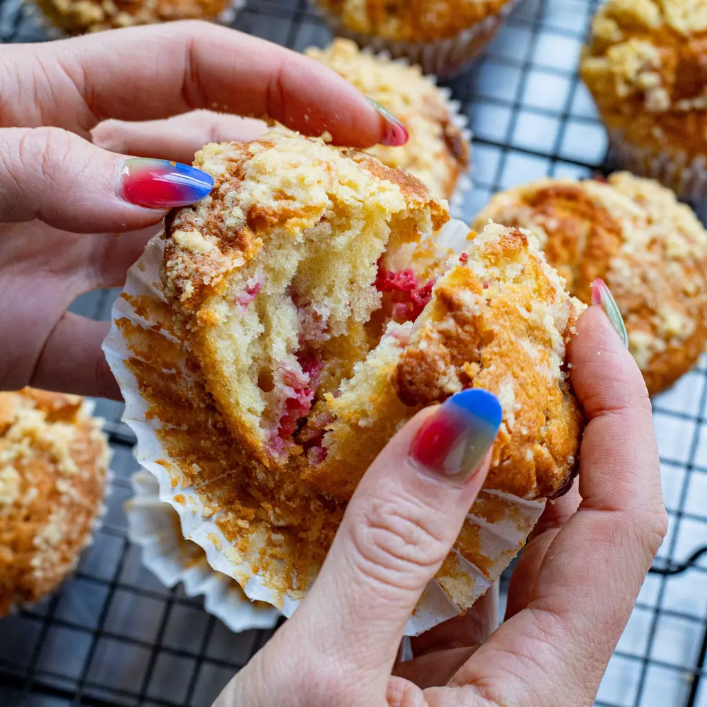 White Chocolate Streusel & Raspberry Muffins Recipe